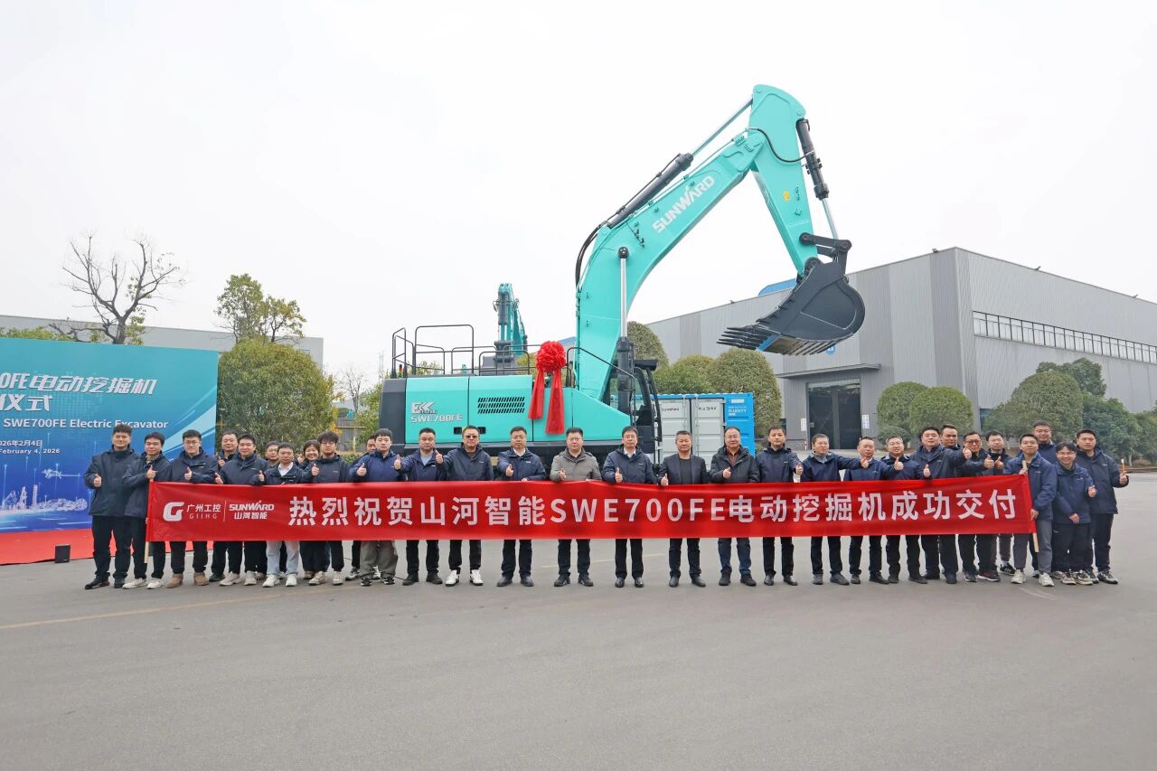 304am永利集团智能SWE700FE电动挖掘机成功交付，助力打造绿色智慧矿山