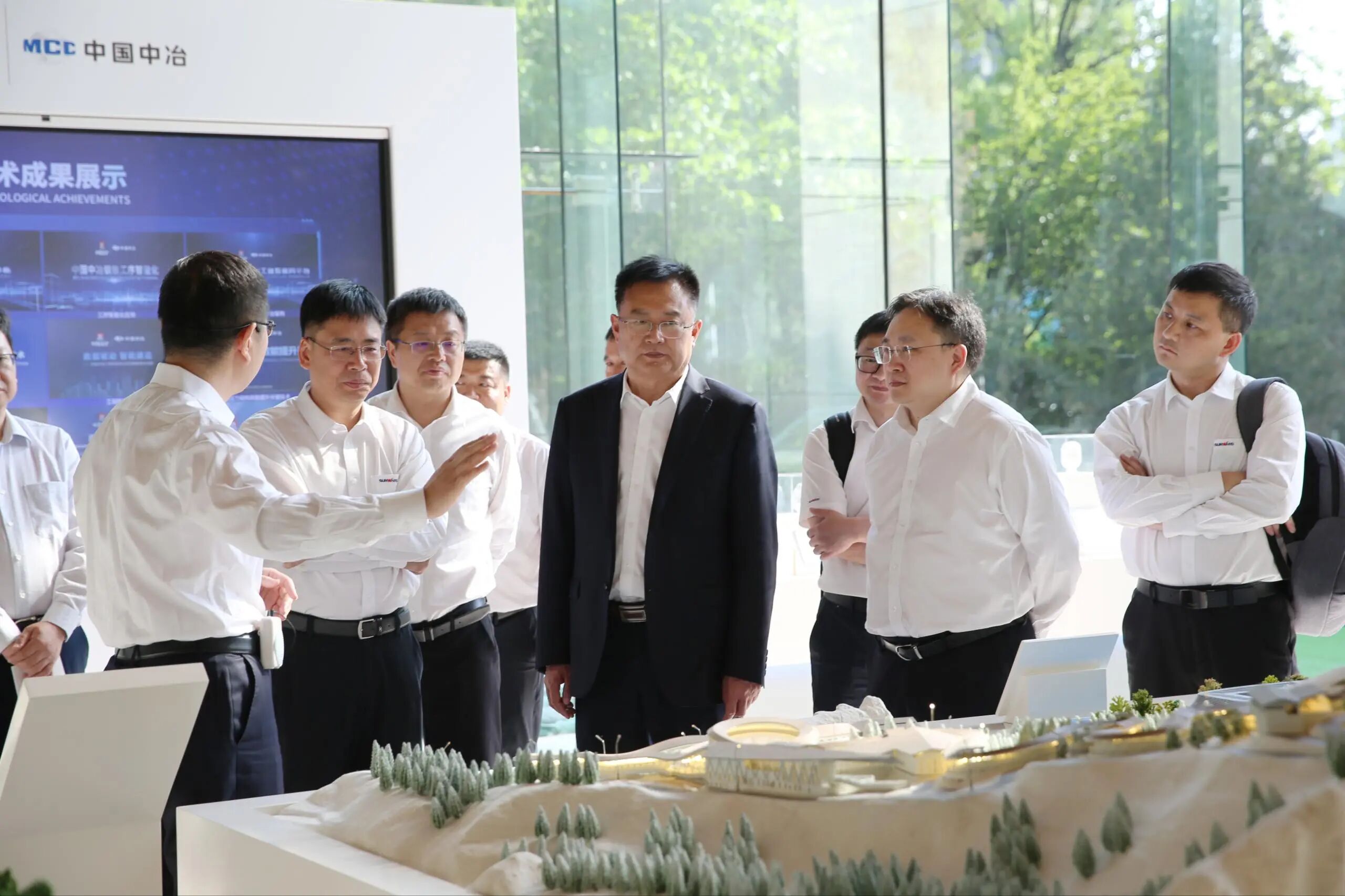 304am永利集团智能党委书记、董事长付向东率队造访中国中冶，推动构建合作共赢新标杆